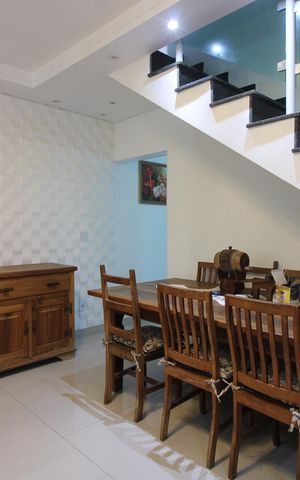 Casa à venda com 220m², 3 quartos e 3 vagasSala