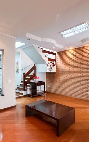 Casa para alugar com 247m², 3 quartos e 2 vagas Casa para alugar com 247m², 3 quartos e 2 vagasSala