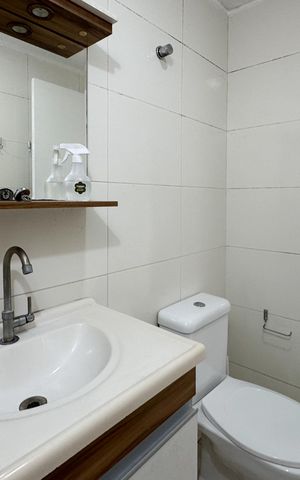 Apartamento à venda com 74m², 2 quartos e 1 vaga Apartamento à venda com 74m², 2 quartos e 1 vagaBanheiro Social