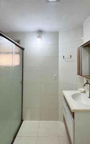 Apartamento à venda com 74m², 2 quartos e 1 vaga Apartamento à venda com 74m², 2 quartos e 1 vagaBanheiro Social
