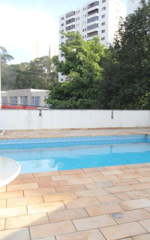 Apartamento à venda com 242m², 3 quartos e 4 vagasÁrea comum - Piscina