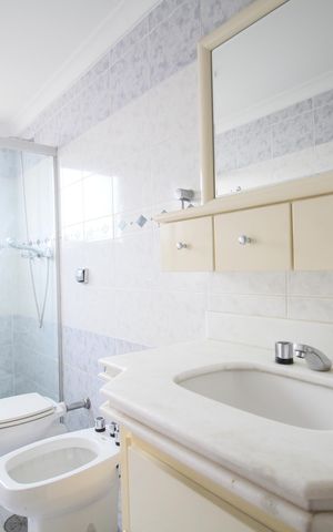 Apartamento à venda com 242m², 3 quartos e 4 vagasBanheiro  1