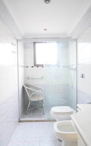 Apartamento à venda com 242m², 3 quartos e 4 vagasBanheiro  1