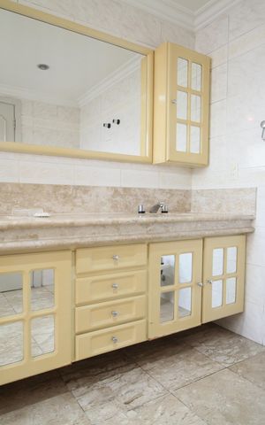 Apartamento à venda com 242m², 3 quartos e 4 vagasBanheiro  2