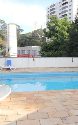 Apartamento à venda com 242m², 3 quartos e 4 vagasÁrea comum - Piscina