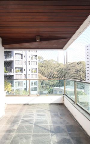 Apartamento à venda com 242m², 3 quartos e 4 vagasVaranda da Sala