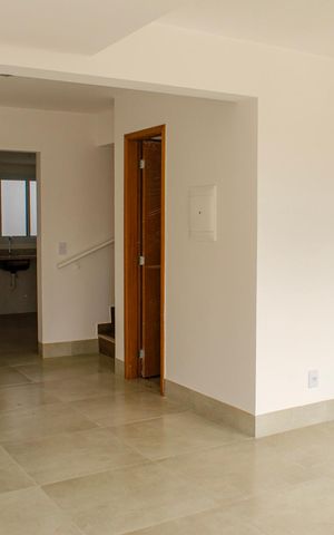 Casa de condomínio à venda com 100m², 3 quartos e 2 vagas Casa de condomínio à venda com 100m², 3 quartos e 2 vagasSala