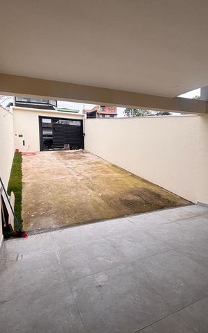 Casa à venda com 174m², 3 quartos e 4 vagas Casa à venda com 174m², 3 quartos e 4 vagasGaragem