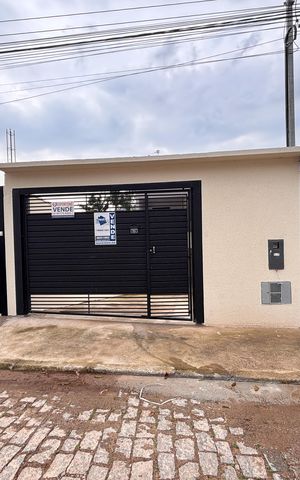 Casa à venda com 174m², 3 quartos e 4 vagas Casa à venda com 174m², 3 quartos e 4 vagasFachada