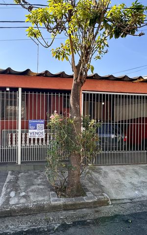 Casa à venda com 130m², 3 quartos e 3 vagasFachada