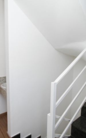 Casa de condomínio à venda com 157m², 2 quartos e 1 vagaEscada