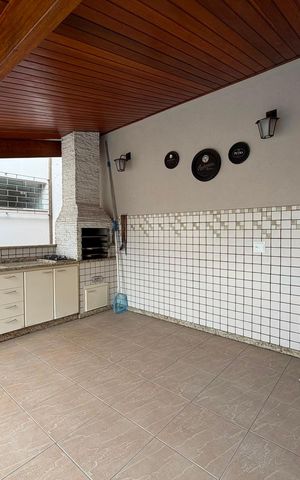 Casa à venda com 233m², 3 quartos e 6 vagas