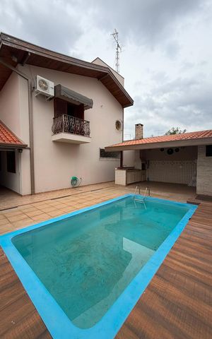 Casa à venda com 233m², 3 quartos e 6 vagas