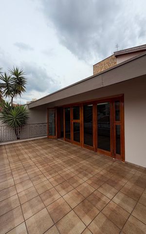 Casa à venda com 233m², 3 quartos e 6 vagas