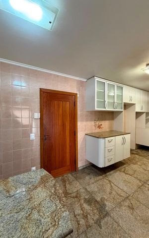 Casa à venda com 233m², 3 quartos e 6 vagas