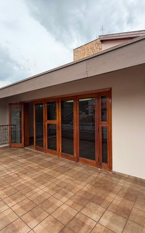 Casa à venda com 233m², 3 quartos e 6 vagas
