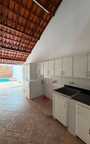 Casa à venda com 233m², 3 quartos e 6 vagas