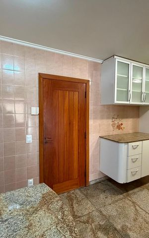Casa à venda com 233m², 3 quartos e 6 vagas