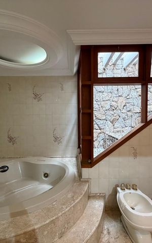 Casa à venda com 233m², 3 quartos e 6 vagas