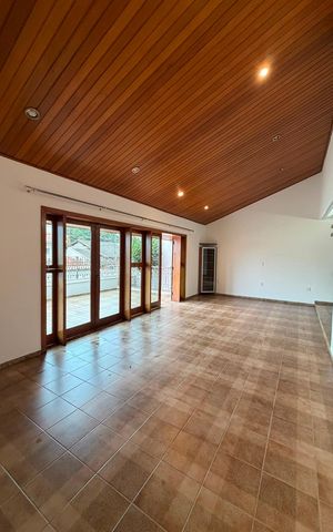 Casa à venda com 233m², 3 quartos e 6 vagas