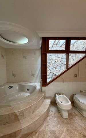 Casa à venda com 233m², 3 quartos e 6 vagas