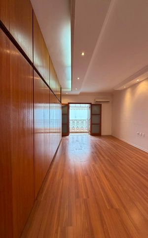 Casa à venda com 233m², 3 quartos e 6 vagas