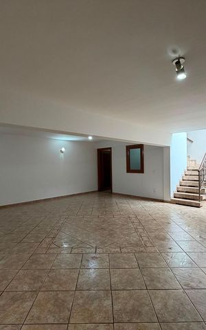 Casa à venda com 233m², 3 quartos e 6 vagas