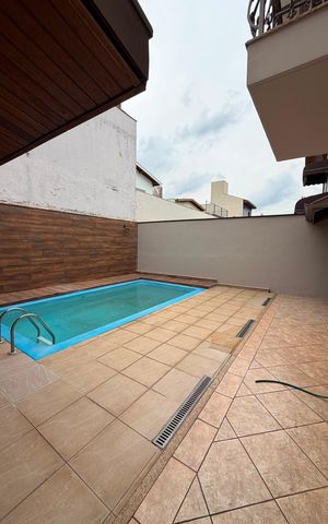 Casa à venda com 233m², 3 quartos e 6 vagas