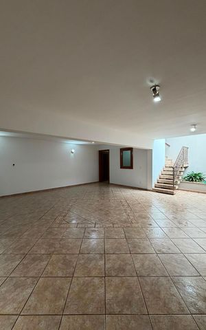Casa à venda com 233m², 3 quartos e 6 vagas
