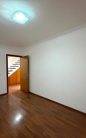 Casa à venda com 233m², 3 quartos e 6 vagas