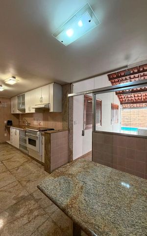 Casa à venda com 233m², 3 quartos e 6 vagas