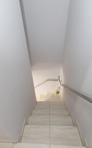 Casa de condomínio à venda com 70m², 2 quartos e 1 vaga Casa de condomínio à venda com 70m², 2 quartos e 1 vagaEscada