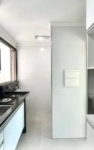 Apartamento para alugar com 82m², 3 quartos e 2 vagas Apartamento para alugar com 82m², 3 quartos e 2 vagasCozinha e Área de Serviço