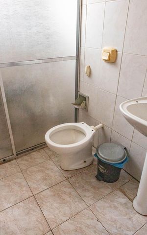 Casa para alugar com 180m², 3 quartos e 2 vagasBanheiro social 