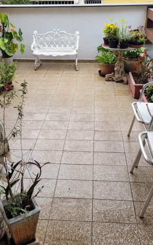Casa à venda com 170m², 4 quartos e 3 vagas Casa à venda com 170m², 4 quartos e 3 vagasVaranda