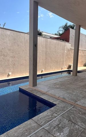 Casa para alugar com 250m², 3 quartos e 2 vagas