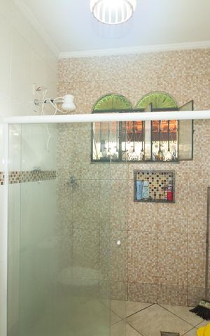 Casa à venda com 250m², 3 quartos e 1 vaga Casa à venda com 250m², 3 quartos e 1 vagaBanheiro