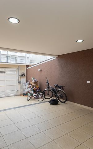 Casa à venda com 180m², 3 quartos e 4 vagas Casa à venda com 180m², 3 quartos e 4 vagasGaragem
