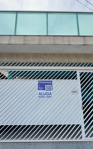 Casa para alugar com 125m², 2 quartos e 2 vagas Casa para alugar com 125m², 2 quartos e 2 vagasPlaca instalada na fachada do imovel