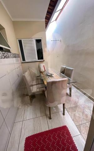 Casa à venda com 100m², 2 quartos e 2 vagas