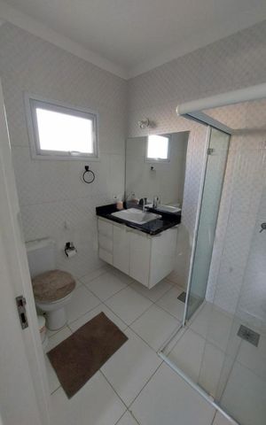 Casa de condomínio à venda com 220m², 3 quartos e 4 vagas
