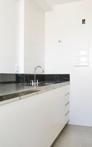 Apartamento à venda com 87m², 3 quartos e 2 vagas Apartamento à venda com 87m², 3 quartos e 2 vagasCozinha e Área de Serviço