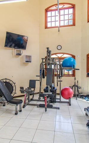 Casa de condomínio à venda com 208m², 4 quartos e 3 vagasÁrea externa