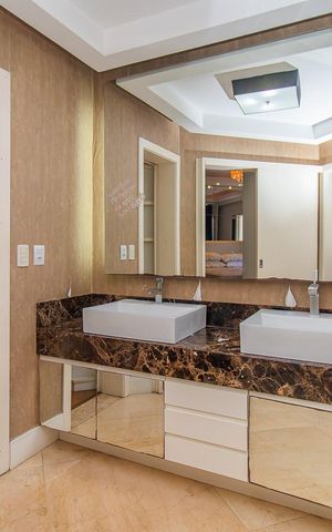 Casa de condomínio à venda com 208m², 4 quartos e 3 vagasBanheiro