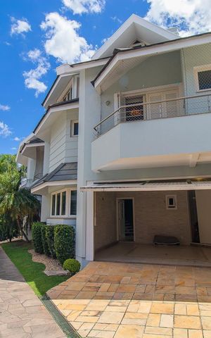 Casa de condomínio à venda com 208m², 4 quartos e 3 vagasFachada
