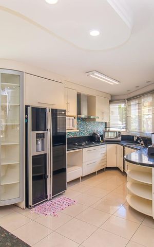 Casa de condomínio à venda com 208m², 4 quartos e 3 vagasCozinha
