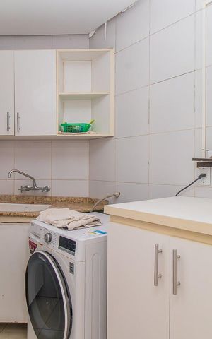 Casa de condomínio à venda com 208m², 4 quartos e 3 vagasÁrea de serviço