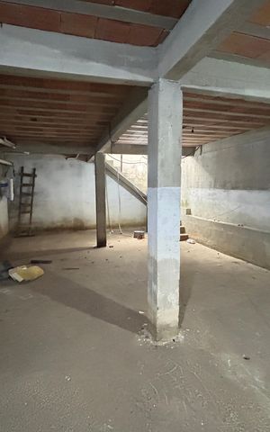 Casa de condomínio à venda com 280m², 3 quartos e 2 vagasPorão