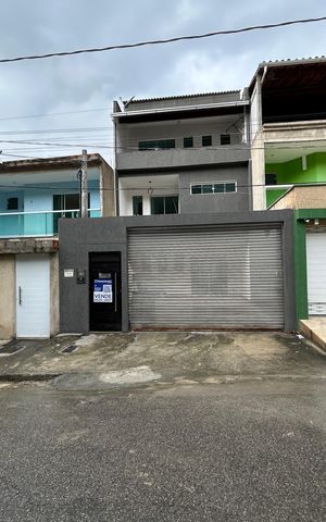 Casa de condomínio à venda com 280m², 3 quartos e 2 vagasFachada + placa