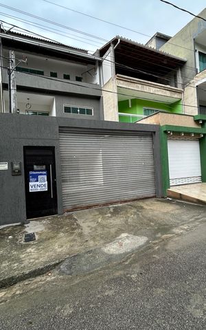 Casa de condomínio à venda com 280m², 3 quartos e 2 vagasFachada + placa